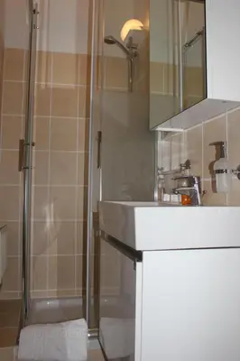Ein Badezimmer in der Unterkunft Arnes Hotel Vienna