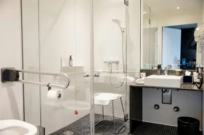 Ein Badezimmer in der Unterkunft Motel One Wien Westbahnhof