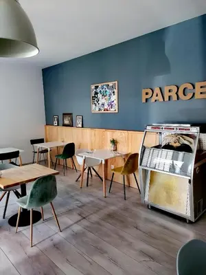Ein Restaurant oder anderes Speiselokal in der Unterkunft The Parcels Hotel - Adults Only