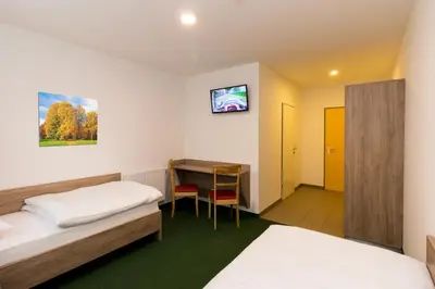 Ein Bett oder Betten in einem Zimmer der Unterkunft WinBudget 