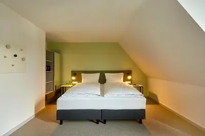 Ein Bett oder Betten in einem Zimmer der Unterkunft H+ Hotel Wien