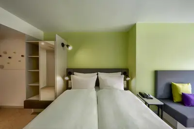 Ein Bett oder Betten in einem Zimmer der Unterkunft H+ Hotel Wien