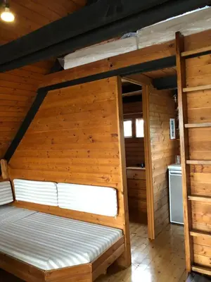 Ein Bett oder Betten in einem Zimmer der Unterkunft Seehütte Neusiedlersee Robinsonhütte