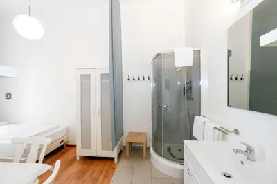 Ein Badezimmer in der Unterkunft Timeout City Hotel, 5 min to city center, Self Check In