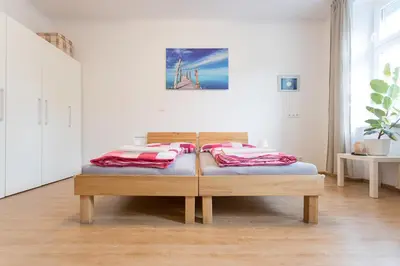 Ein Bett oder Betten in einem Zimmer der Unterkunft Vienna Smile Apartment Schoenbrunn