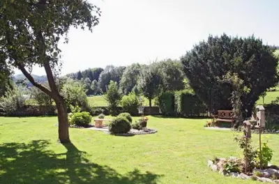 Ein Garten an der Unterkunft Pension Hendling