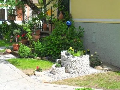 Ein Garten an der Unterkunft Pension Hendling