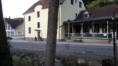 Das Gebäude in dem sich die Pension befindet