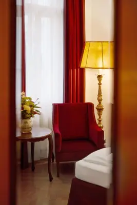 Ein Sitzbereich in der Unterkunft Graben Hotel