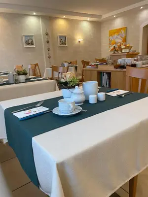Ein Restaurant oder anderes Speiselokal in der Unterkunft Pension Peterhof