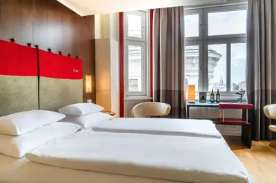 Ein Bett oder Betten in einem Zimmer der Unterkunft Hotel Rathaus - Wein & Design