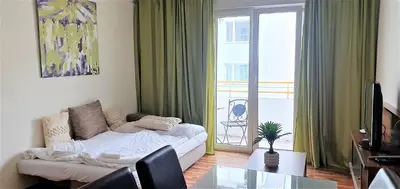 Ein Bett oder Betten in einem Zimmer der Unterkunft govienna - Messe Wien Apartment