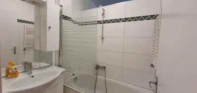 Ein Badezimmer in der Unterkunft govienna - Messe Wien Apartment