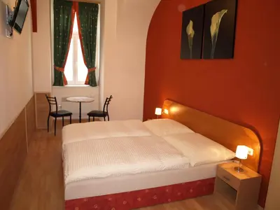 Ein Bett oder Betten in einem Zimmer der Unterkunft Pension Tal Studios
