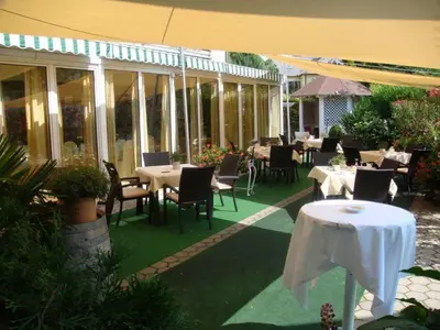 Ein Restaurant oder anderes Speiselokal in der Unterkunft Landgasthof Hotel Muhr