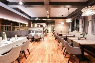 Ein Restaurant oder anderes Speiselokal in der Unterkunft Landgasthof Hotel Muhr