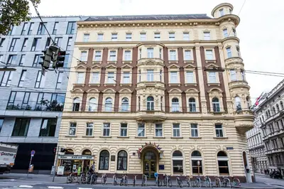 Das Gebäude in dem sich das Hotel befindet