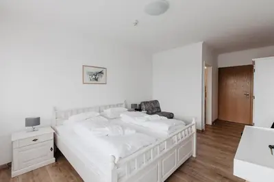 Ein Bett oder Betten in einem Zimmer der Unterkunft Hotel Mörbischerhof