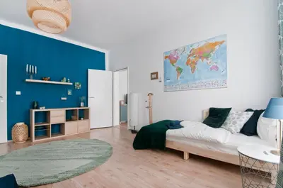 Ein Bett oder Betten in einem Zimmer der Unterkunft Stylish Self-Check-In Apartment With 2 Bedrooms