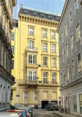 Das Gebäude in dem sich die Ferienwohnung befindet