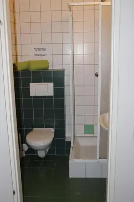 Ein Badezimmer in der Unterkunft Westend City Hostel