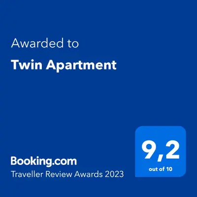 Ein Zertifikat, Auszeichnung, Logo oder anderes Dokument, das in der Unterkunft Twin Apartment ausgestellt ist