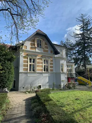 Das Gebäude in dem sich die Ferienwohnung befindet
