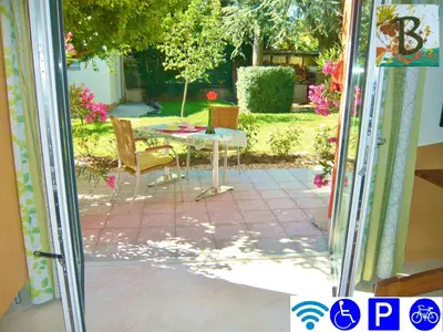 Ein Garten an der Unterkunft abcd-apartments 23 Nielrosenweg