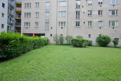 Ein Garten an der Unterkunft Vienna Central Apartment Siebenbrunnen