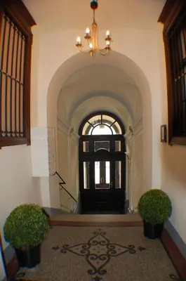 Eine Fassade oder ein Eingang zu Kunsthaus Apartments