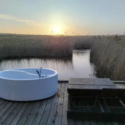 Pfahlbau Sunset II Toplage inklusive Elektroboot