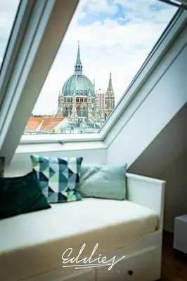 Ein Bett oder Betten in einem Zimmer der Unterkunft Eddie’s Design Apartments