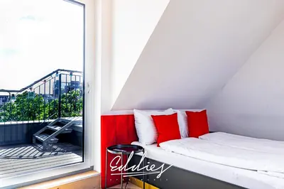 Ein Bett oder Betten in einem Zimmer der Unterkunft Eddie’s Design Apartments