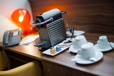 Kaffee-/Teezubehör in der Unterkunft Simm's Hotel - cityhotel next to Metro U3