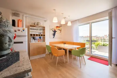 Ein Sitzbereich in der Unterkunft Skyflats Vienna Ring View