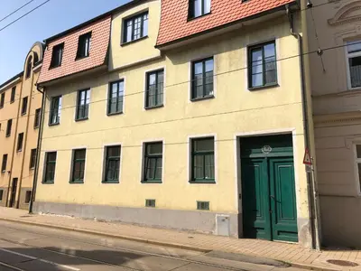 Das Gebäude in dem sich das Privatzimmer befindet