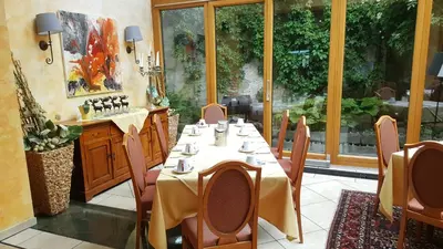 Ein Restaurant oder anderes Speiselokal in der Unterkunft Landhotel Jagdhof