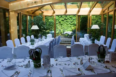 Ein Restaurant oder anderes Speiselokal in der Unterkunft Landhotel Jagdhof