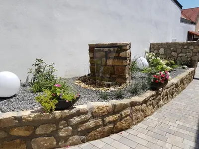 Ein Garten an der Unterkunft Winzerhof Lentsch