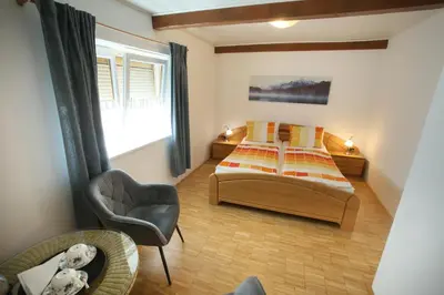 Ein Bett oder Betten in einem Zimmer der Unterkunft Winzerzimmer - Weingut Tinhof