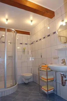 Ein Badezimmer in der Unterkunft Winzerzimmer - Weingut Tinhof