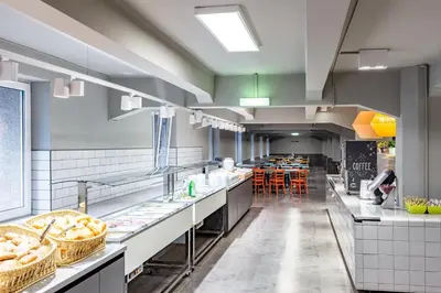 Küche/Küchenzeile in der Unterkunft a&o Wien Hauptbahnhof