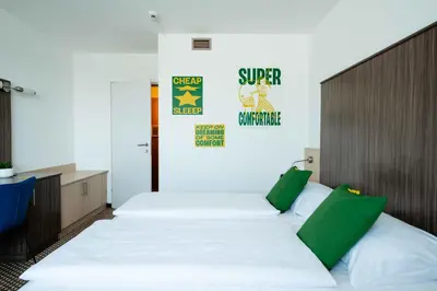 Ein Bett oder Betten in einem Zimmer der Unterkunft SLEEEP Hotel Vösendorf