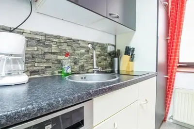 Küche/Küchenzeile in der Unterkunft Bright 1BR Apt, Prime Vienna Location & WIFI
