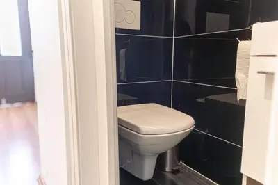 Ein Badezimmer in der Unterkunft Comfortable 1BR Apt In Perfect Location