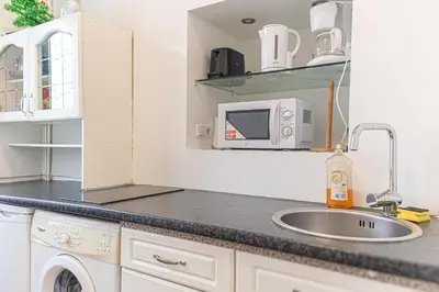 Küche/Küchenzeile in der Unterkunft Comfortable 1BR Apt In Perfect Location
