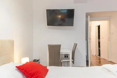 Ein Bett oder Betten in einem Zimmer der Unterkunft Comfortable 1BR Apt In Perfect Location