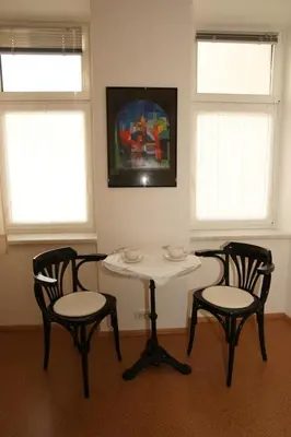 Ein Sitzbereich in der Unterkunft Freundliches Apartment mit Innenhof-Garten