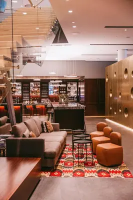 Ein Sitzbereich in der Unterkunft Andaz Vienna Am Belvedere, By Hyatt