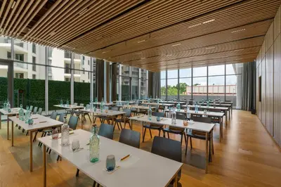 Ein Restaurant oder anderes Speiselokal in der Unterkunft Andaz Vienna Am Belvedere, By Hyatt